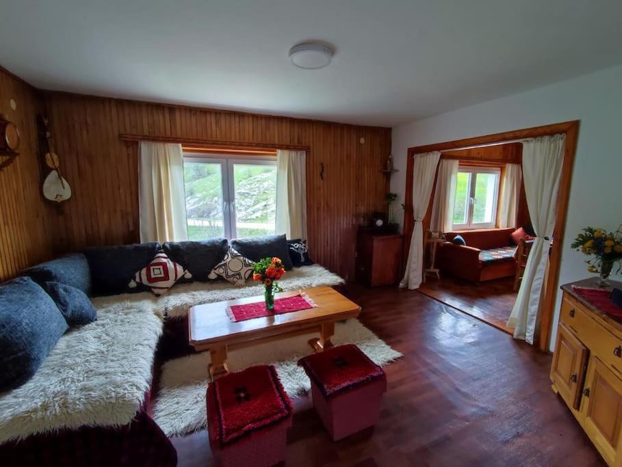 Cemerno Cottage Gacko Bagian luar foto