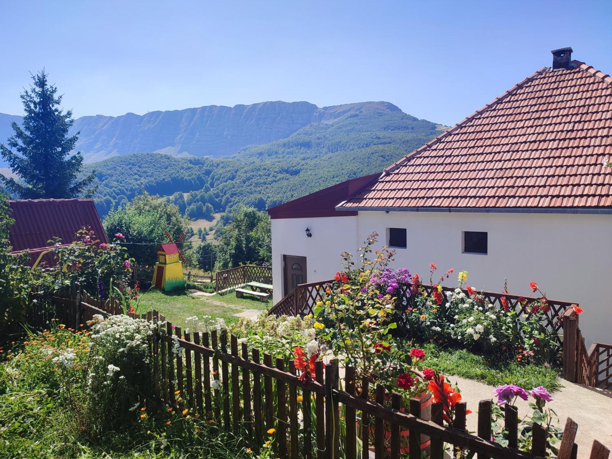 Cemerno Cottage Gacko Bagian luar foto