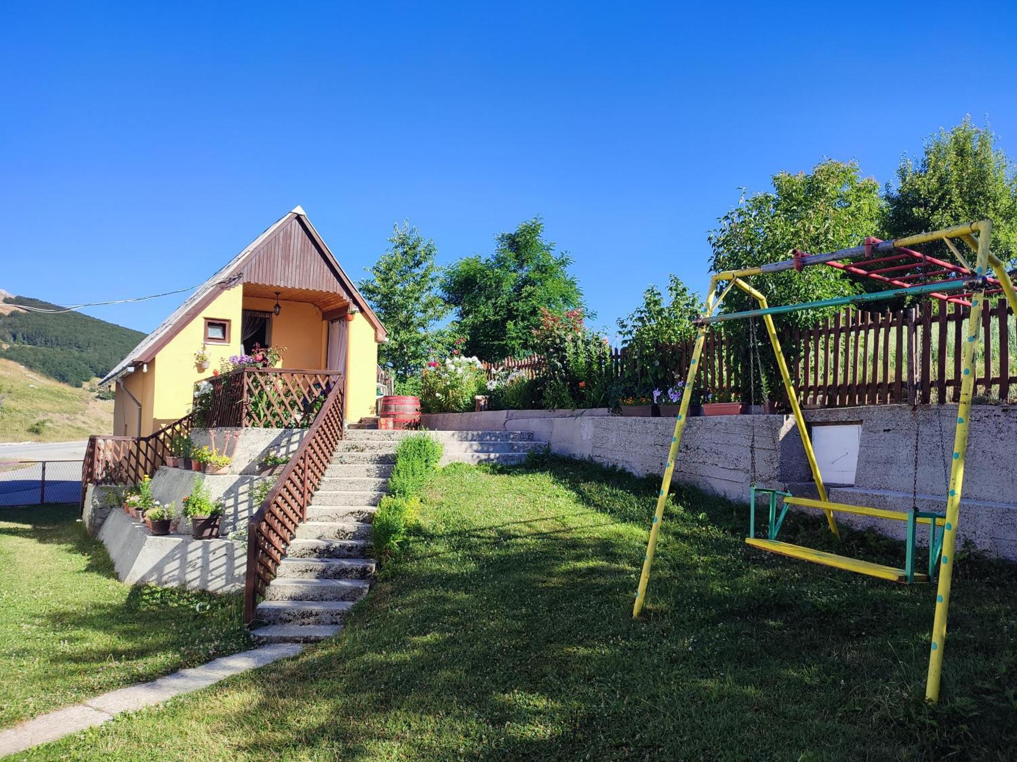 Cemerno Cottage Gacko Bagian luar foto